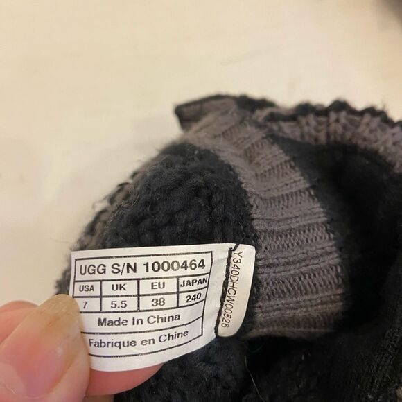 Ugg Carey knit black boots size 7 buttons - Picture 10 of 11